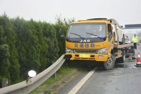 【忻州附近换胎】货车高速怎么救援|货车高速怎么救援