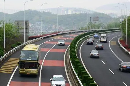 晋江罗韦高速|24小时高速拖车|道路救援服务搭电 扬绩高速